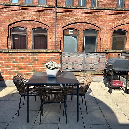 Central Leeds Townhouse With Private Roof Garden Sleeps 4 מראה חיצוני תמונה