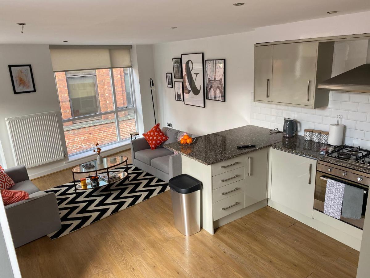 Central Leeds Townhouse With Private Roof Garden Sleeps 4 מראה חיצוני תמונה