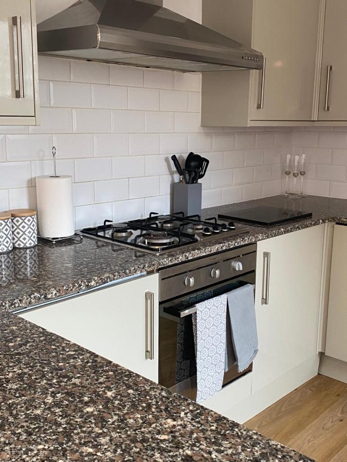 Central Leeds Townhouse With Private Roof Garden Sleeps 4 מראה חיצוני תמונה