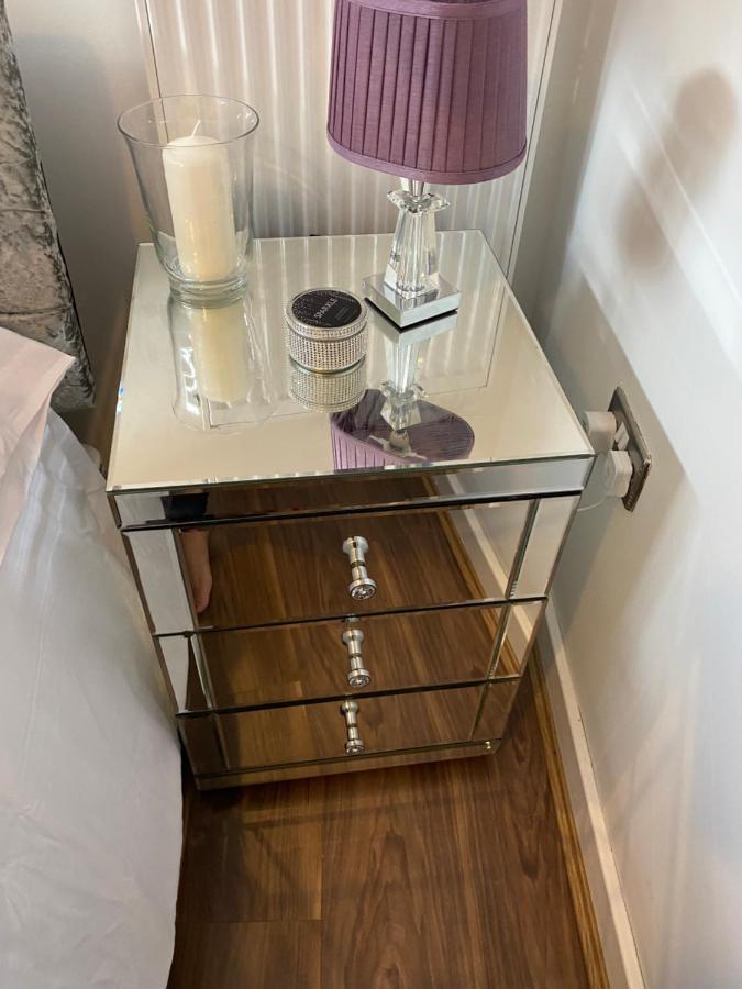 Central Leeds Townhouse With Private Roof Garden Sleeps 4 מראה חיצוני תמונה