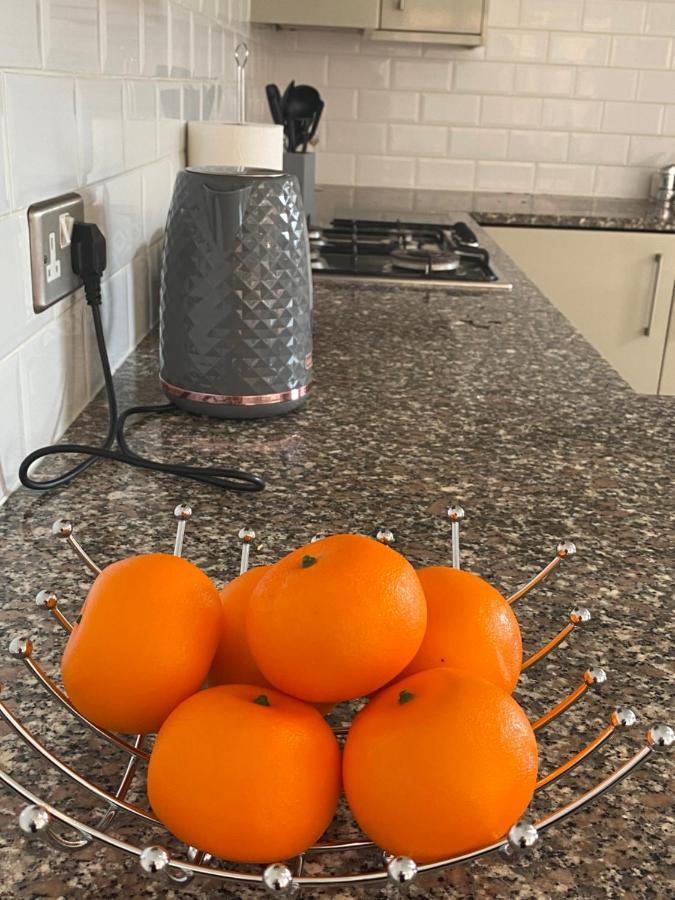 Central Leeds Townhouse With Private Roof Garden Sleeps 4 מראה חיצוני תמונה