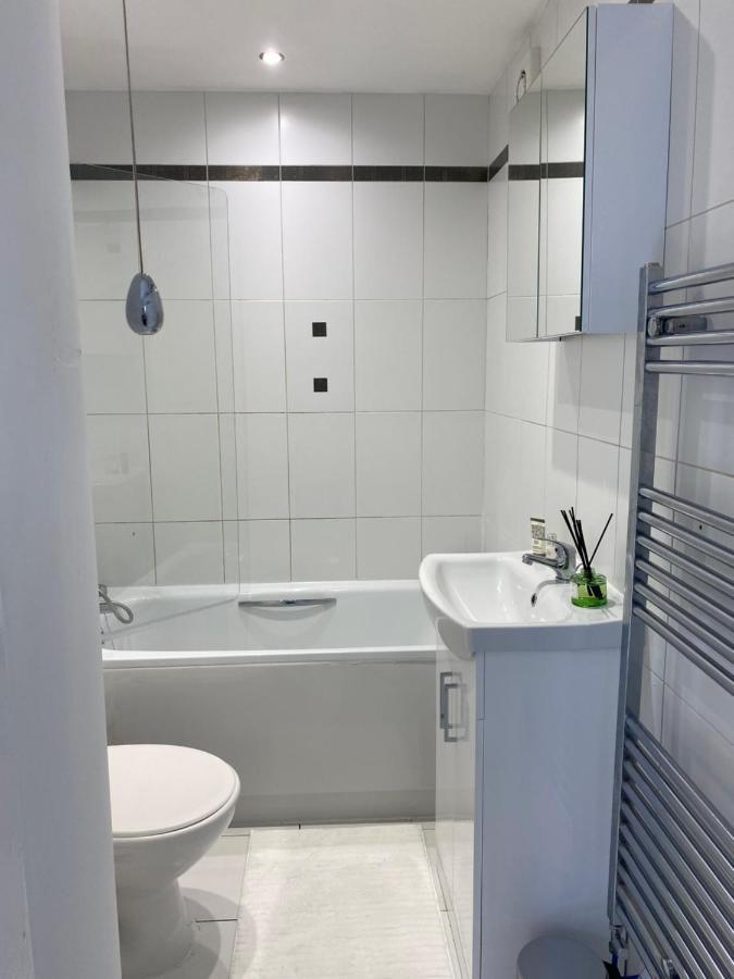 Central Leeds Townhouse With Private Roof Garden Sleeps 4 מראה חיצוני תמונה