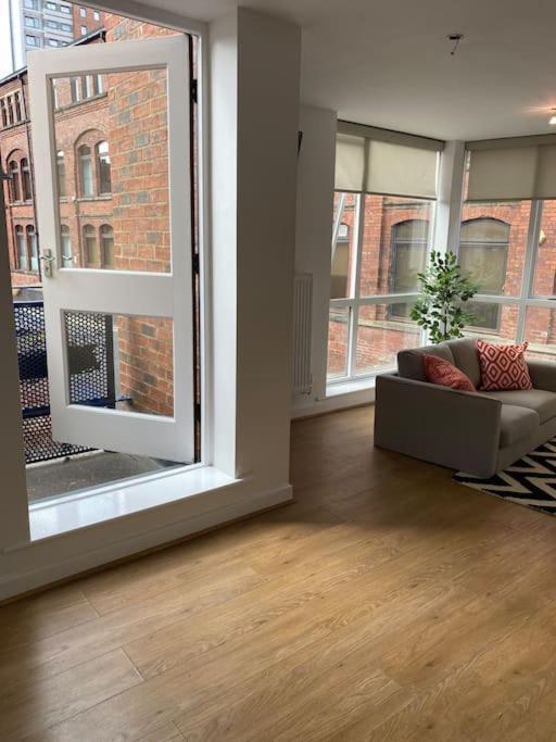 Central Leeds Townhouse With Private Roof Garden Sleeps 4 מראה חיצוני תמונה