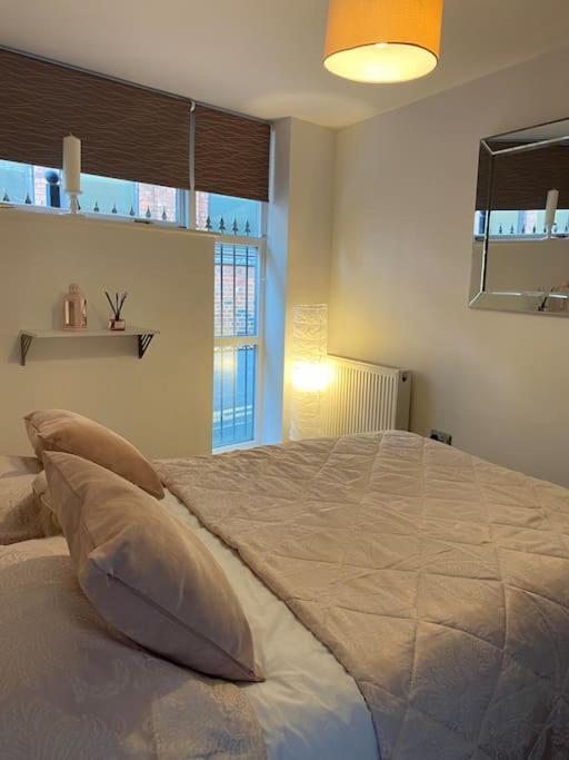 Central Leeds Townhouse With Private Roof Garden Sleeps 4 מראה חיצוני תמונה
