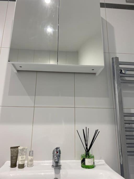 Central Leeds Townhouse With Private Roof Garden Sleeps 4 מראה חיצוני תמונה