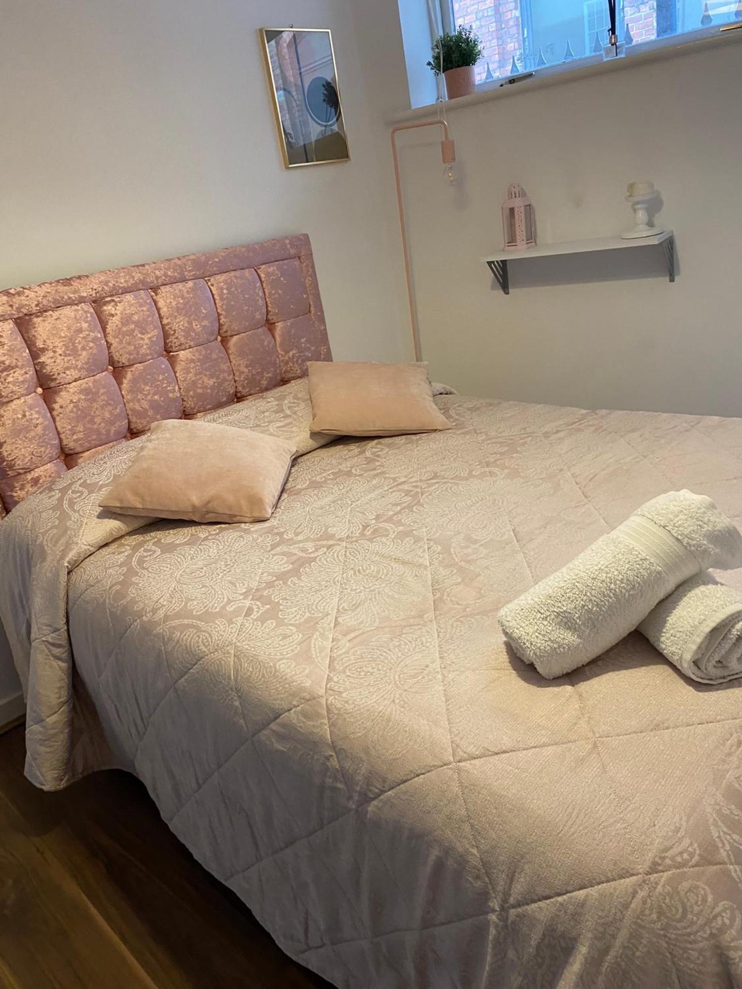 Central Leeds Townhouse With Private Roof Garden Sleeps 4 מראה חיצוני תמונה