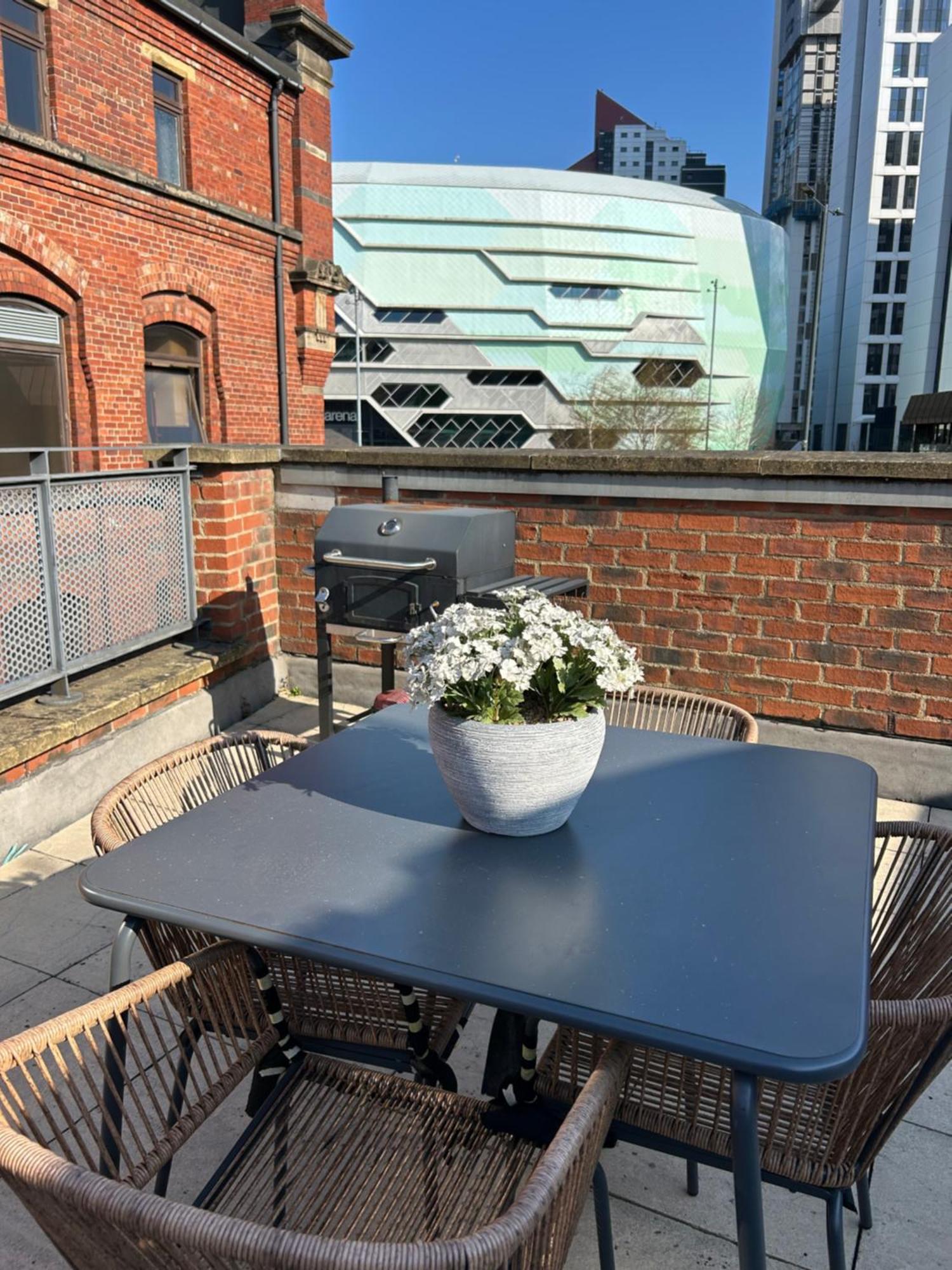 Central Leeds Townhouse With Private Roof Garden Sleeps 4 מראה חיצוני תמונה