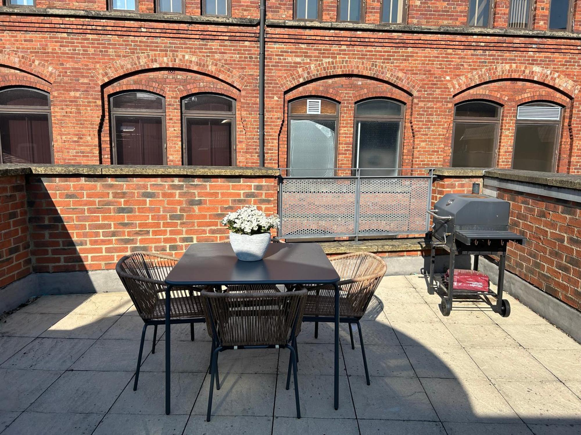 Central Leeds Townhouse With Private Roof Garden Sleeps 4 מראה חיצוני תמונה